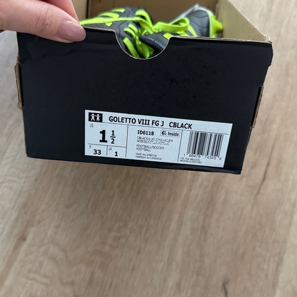 Adidas Soccer Shoes - Picture 3 of 4
